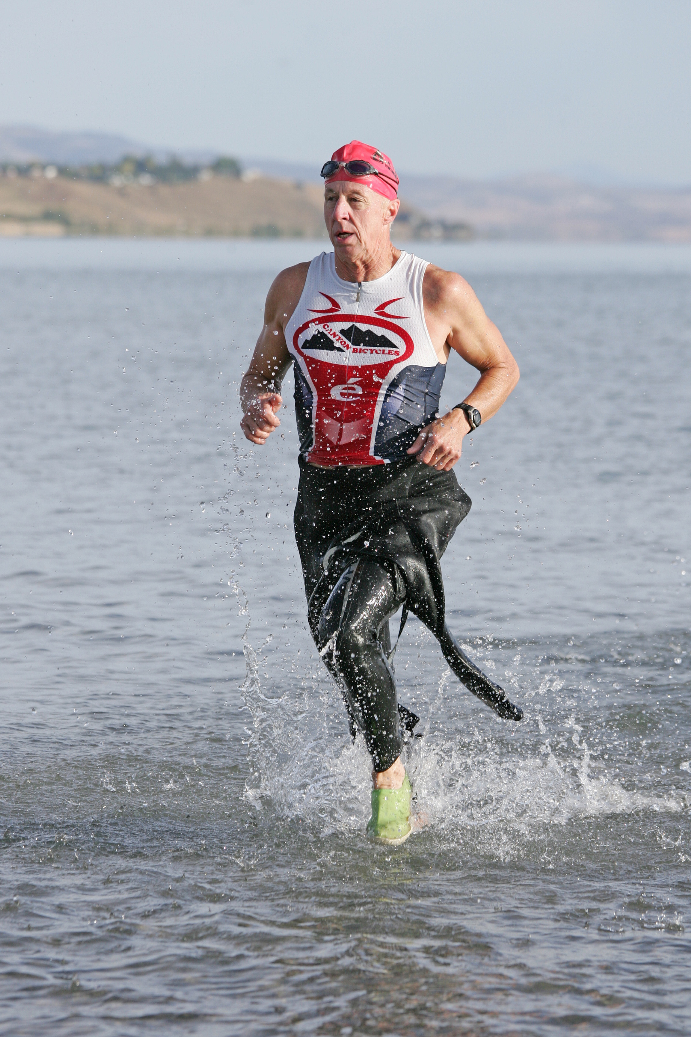 Stan Davis transitioning from swim in triathlon